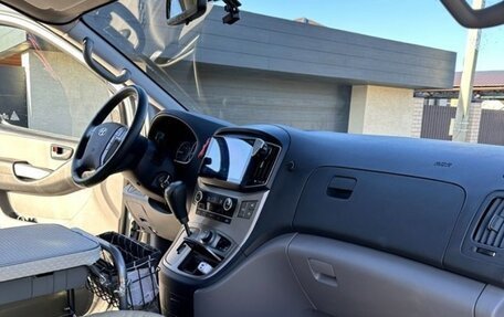 Hyundai Grand Starex Grand Starex I рестайлинг 2, 2018 год, 4 600 000 рублей, 13 фотография