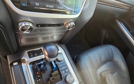 Toyota Land Cruiser 200, 2019 год, 12 000 000 рублей, 22 фотография