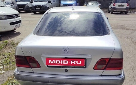 Mercedes-Benz E-Класс, 1999 год, 450 000 рублей, 4 фотография