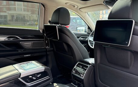 BMW 7 серия, 2018 год, 3 300 000 рублей, 6 фотография