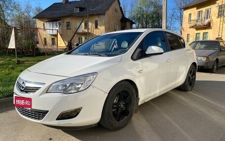 Opel Astra J, 2010 год, 650 000 рублей, 1 фотография