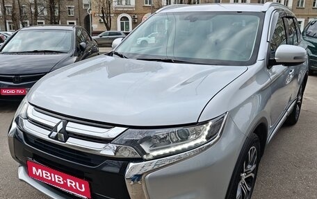 Mitsubishi Outlander III рестайлинг 3, 2017 год, 2 100 000 рублей, 1 фотография