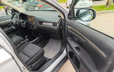 Mitsubishi Outlander III рестайлинг 3, 2017 год, 2 100 000 рублей, 11 фотография