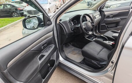 Mitsubishi Outlander III рестайлинг 3, 2017 год, 2 100 000 рублей, 14 фотография
