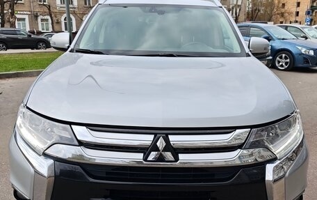 Mitsubishi Outlander III рестайлинг 3, 2017 год, 2 100 000 рублей, 4 фотография