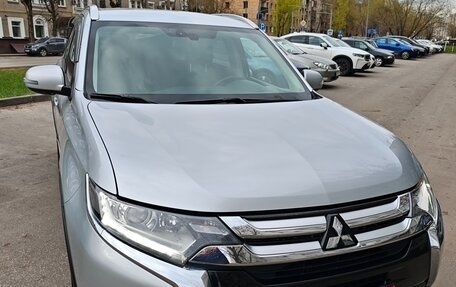 Mitsubishi Outlander III рестайлинг 3, 2017 год, 2 100 000 рублей, 2 фотография