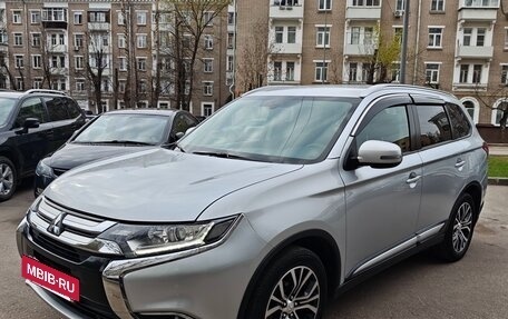 Mitsubishi Outlander III рестайлинг 3, 2017 год, 2 100 000 рублей, 5 фотография