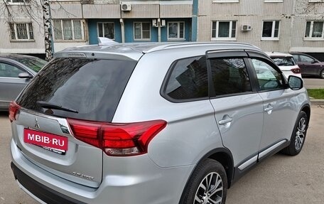 Mitsubishi Outlander III рестайлинг 3, 2017 год, 2 100 000 рублей, 9 фотография