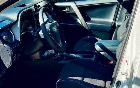 Toyota RAV4, 2018 год, 2 650 000 рублей, 12 фотография