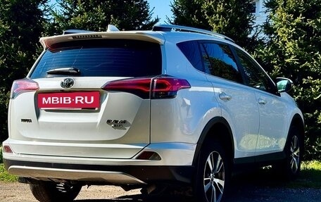 Toyota RAV4, 2018 год, 2 650 000 рублей, 9 фотография