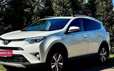 Toyota RAV4, 2018 год, 2 650 000 рублей, 2 фотография