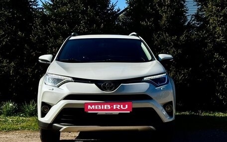 Toyota RAV4, 2018 год, 2 650 000 рублей, 4 фотография