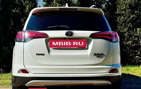 Toyota RAV4, 2018 год, 2 650 000 рублей, 10 фотография