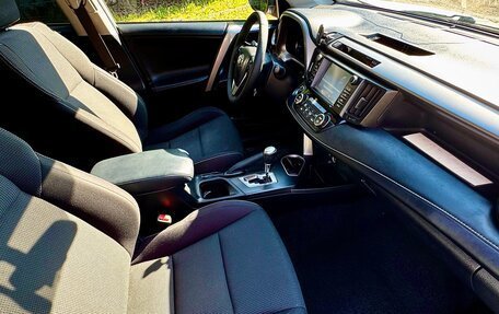 Toyota RAV4, 2018 год, 2 650 000 рублей, 14 фотография