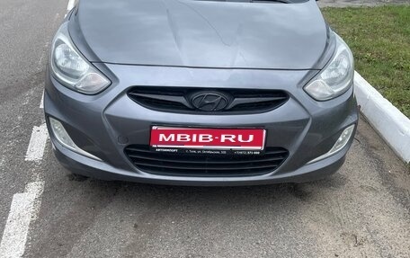 Hyundai Solaris II рестайлинг, 2011 год, 800 000 рублей, 1 фотография