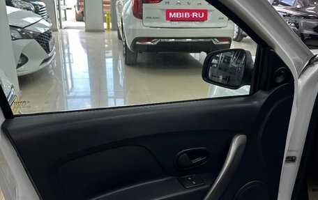 Renault Logan II, 2019 год, 550 000 рублей, 17 фотография