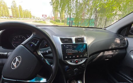 Hyundai Solaris II рестайлинг, 2011 год, 800 000 рублей, 5 фотография