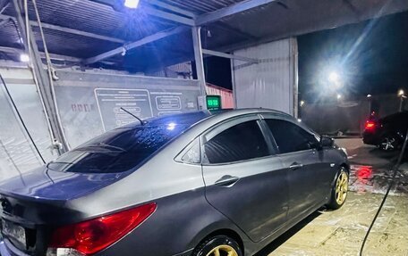 Hyundai Solaris II рестайлинг, 2011 год, 800 000 рублей, 3 фотография
