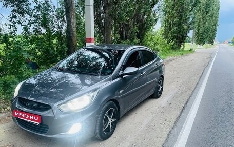 Hyundai Solaris II рестайлинг, 2011 год, 800 000 рублей, 4 фотография