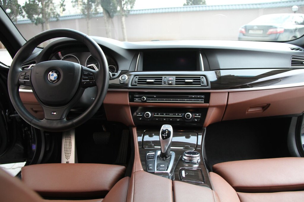 BMW 5 серия F10, F11, F07 рестайлинг, 2013 год, 440 000 рублей, 10 фотография