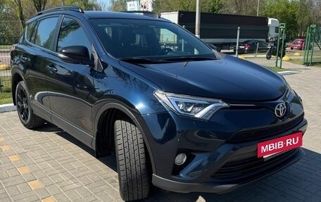 Toyota RAV4, 2019 год, 2 380 000 рублей, 2 фотография