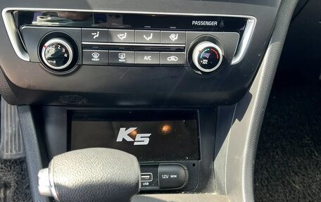 KIA K5 II, 2018 год, 1 490 000 рублей, 13 фотография