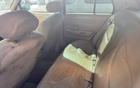 Ford Crown Victoria II, 1999 год, 7 фотография