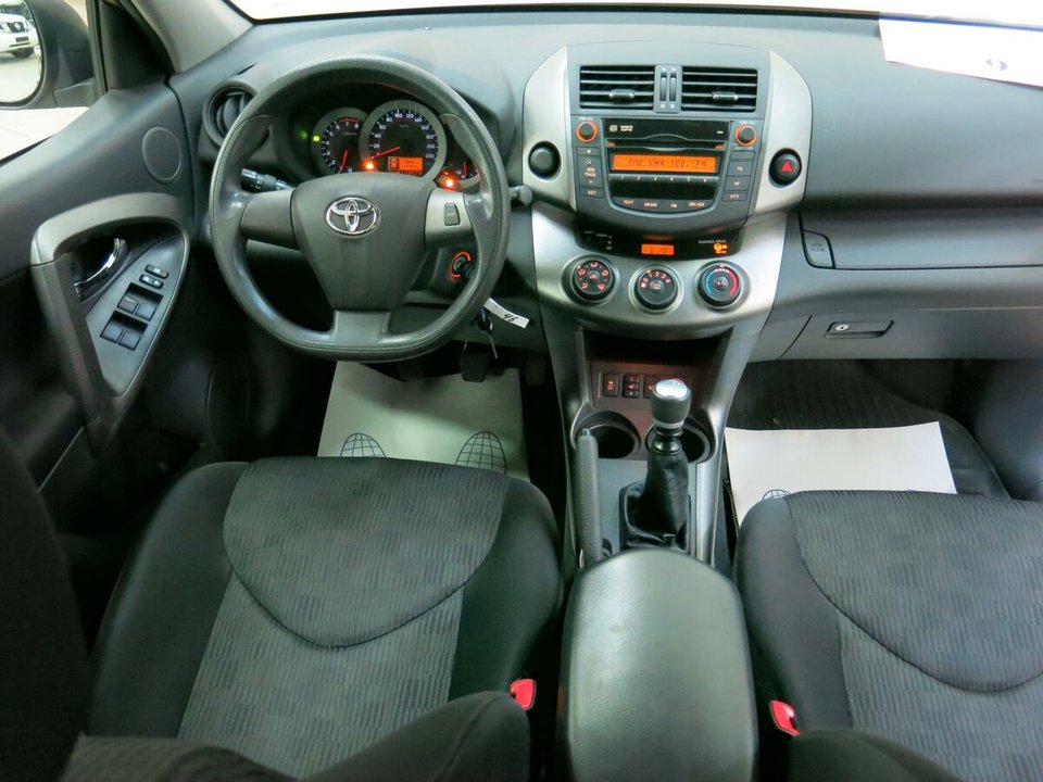 Toyota RAV4 CA30 рестайлинг, 2011 год, 290 000 рублей, 2 фотография