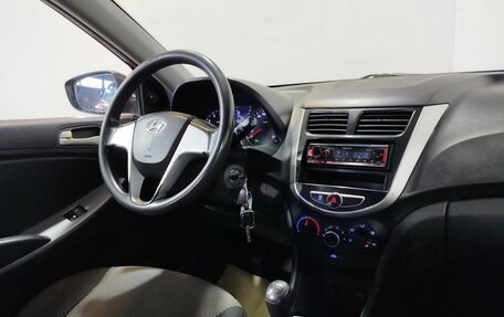 Hyundai Solaris II рестайлинг, 2011 год, 480 000 рублей, 14 фотография