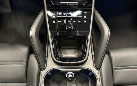 Porsche Cayenne III, 2025 год, 18 999 000 рублей, 28 фотография