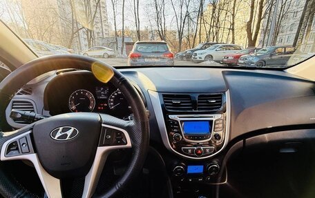 Hyundai Solaris II рестайлинг, 2011 год, 700 000 рублей, 8 фотография