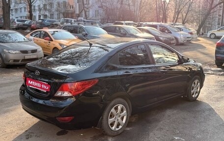 Hyundai Solaris II рестайлинг, 2011 год, 700 000 рублей, 5 фотография