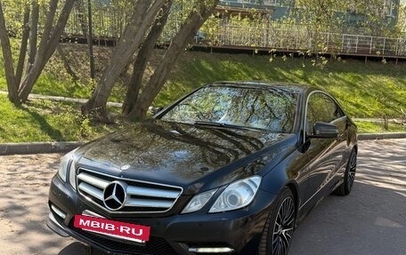 Mercedes-Benz E-Класс, 2013 год, 1 900 000 рублей, 2 фотография
