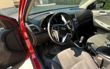 Hyundai Solaris II рестайлинг, 2011 год, 630 000 рублей, 10 фотография