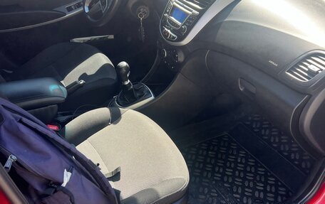 Hyundai Solaris II рестайлинг, 2011 год, 630 000 рублей, 9 фотография