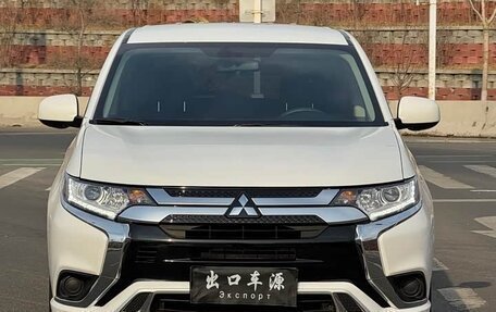 Mitsubishi Outlander III рестайлинг 3, 2022 год, 1 830 333 рублей, 2 фотография