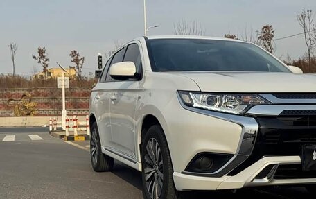 Mitsubishi Outlander III рестайлинг 3, 2022 год, 1 830 333 рублей, 5 фотография