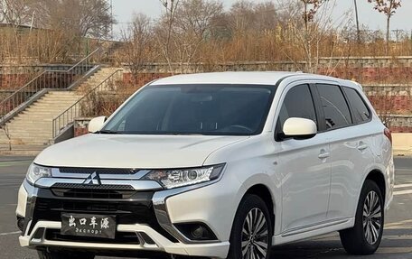 Mitsubishi Outlander III рестайлинг 3, 2022 год, 1 830 333 рублей, 3 фотография