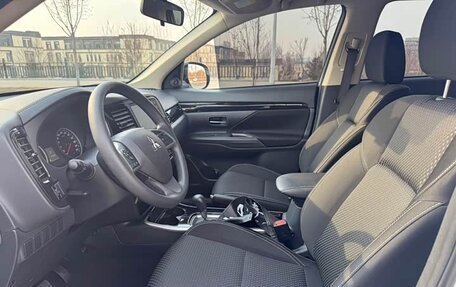 Mitsubishi Outlander III рестайлинг 3, 2022 год, 1 830 333 рублей, 6 фотография