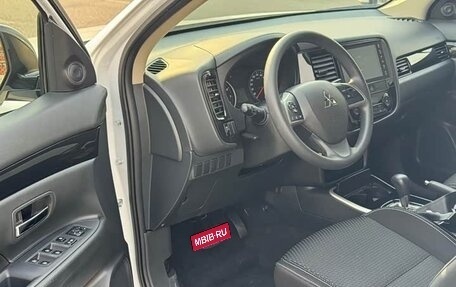 Mitsubishi Outlander III рестайлинг 3, 2022 год, 1 830 333 рублей, 8 фотография