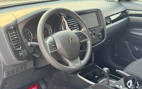 Mitsubishi Outlander III рестайлинг 3, 2022 год, 1 830 333 рублей, 7 фотография