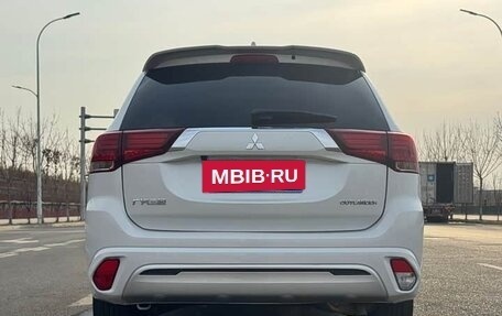 Mitsubishi Outlander III рестайлинг 3, 2022 год, 1 830 333 рублей, 4 фотография