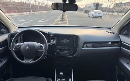 Mitsubishi Outlander III рестайлинг 3, 2022 год, 1 830 333 рублей, 9 фотография