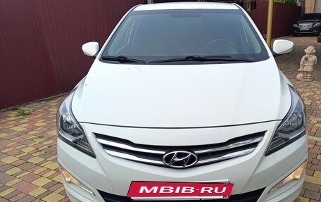 Hyundai Solaris II рестайлинг, 2015 год, 1 050 000 рублей, 1 фотография