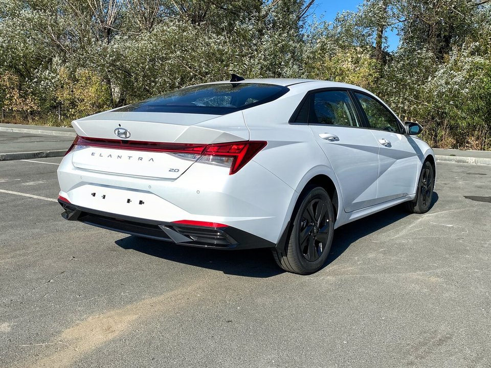 Hyundai Elantra VI рестайлинг, 2022 год, 800 000 рублей, 3 фотография