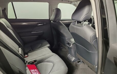 Toyota Highlander, 2026 год, 6 090 000 рублей, 17 фотография