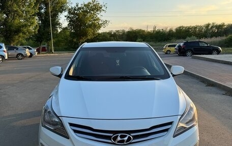 Hyundai Solaris II рестайлинг, 2015 год, 1 000 000 рублей, 11 фотография