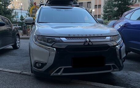 Mitsubishi Outlander III рестайлинг 3, 2019 год, 2 250 000 рублей, 3 фотография