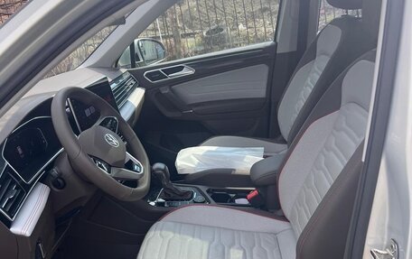 Volkswagen Tiguan II, 2021 год, 4 450 000 рублей, 5 фотография