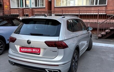 Volkswagen Tiguan II, 2021 год, 4 450 000 рублей, 2 фотография